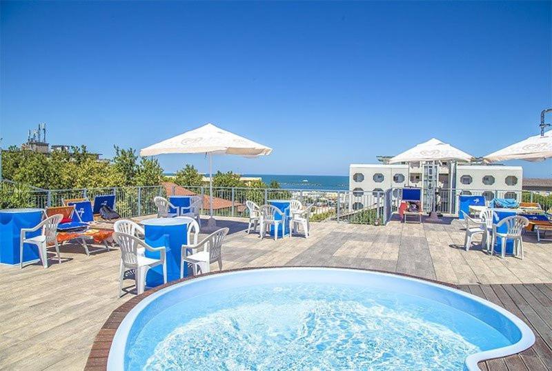 Hotel Leonardo チェゼナーティコ エクステリア 写真